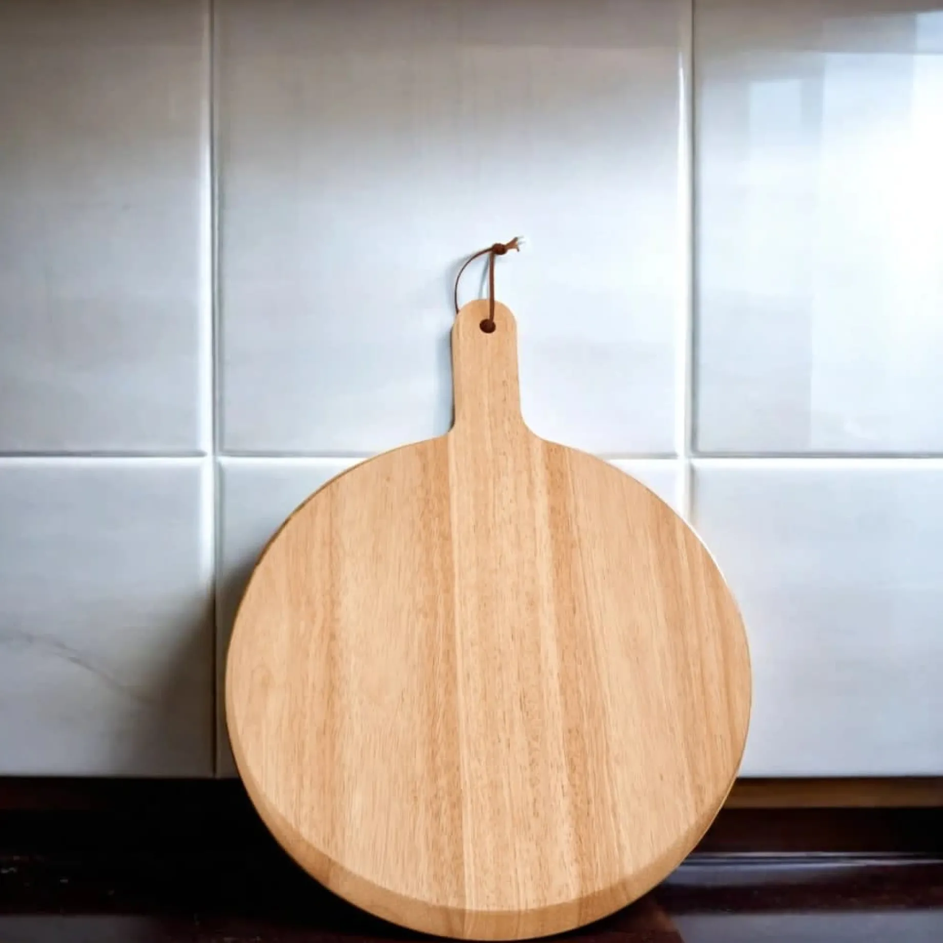 Rubberwood Pizza Board with Handle - 13.5" Diameter